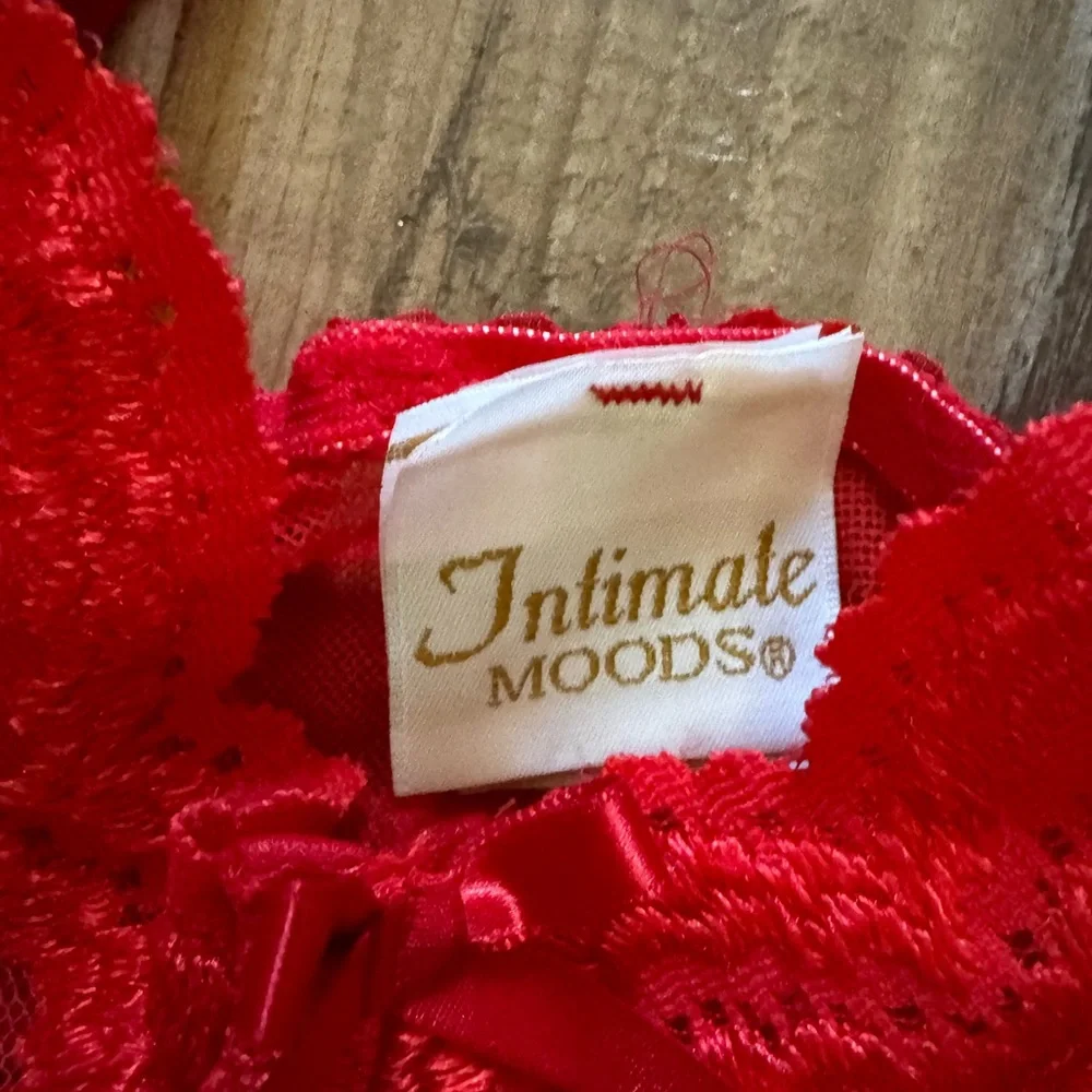 Red Lace Women's Intimate Wear - Picture 3 of 6